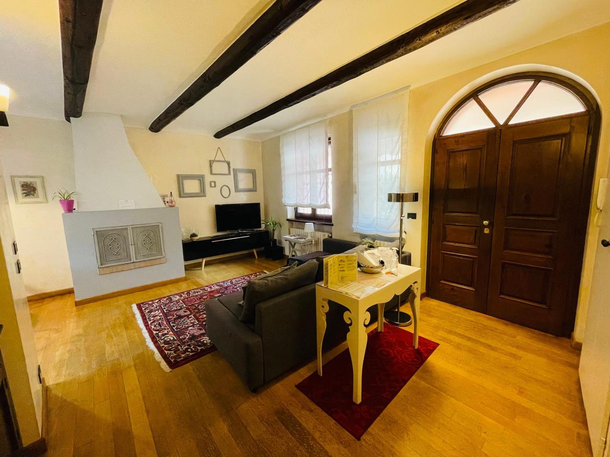 Casa Caroli, Charme E Comfort Nel Cuore Di Alba Екстериор снимка