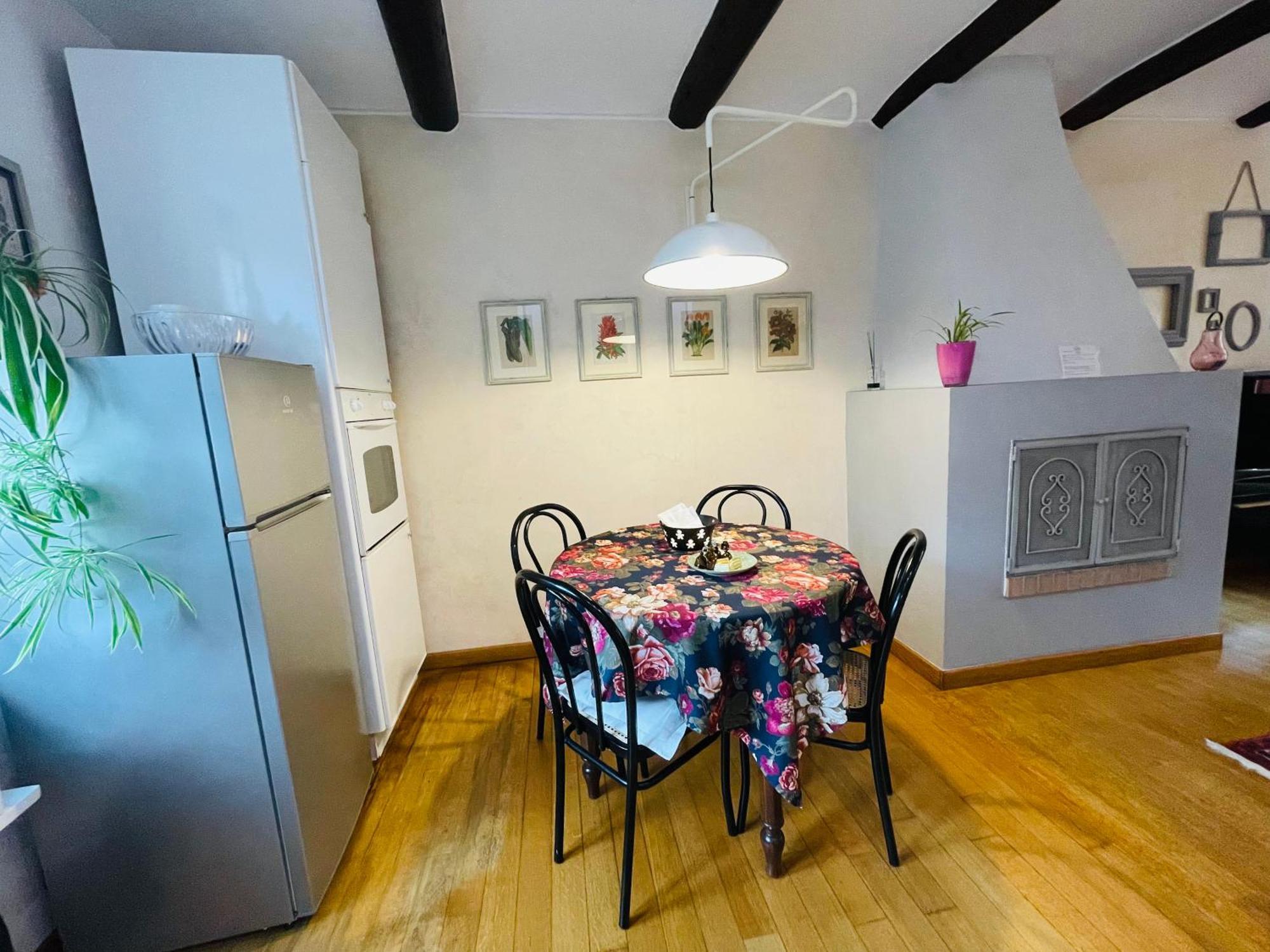 Casa Caroli, Charme E Comfort Nel Cuore Di Alba Екстериор снимка
