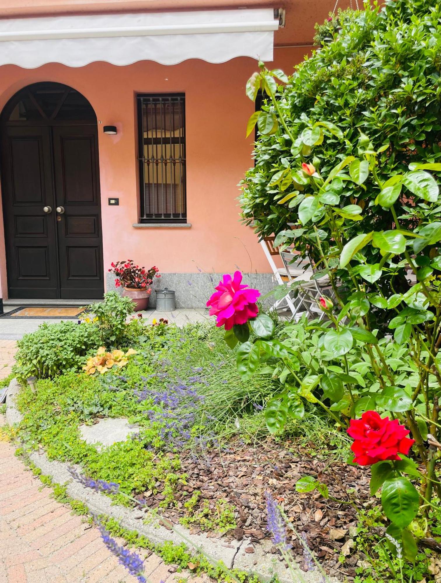 Casa Caroli, Charme E Comfort Nel Cuore Di Alba Екстериор снимка