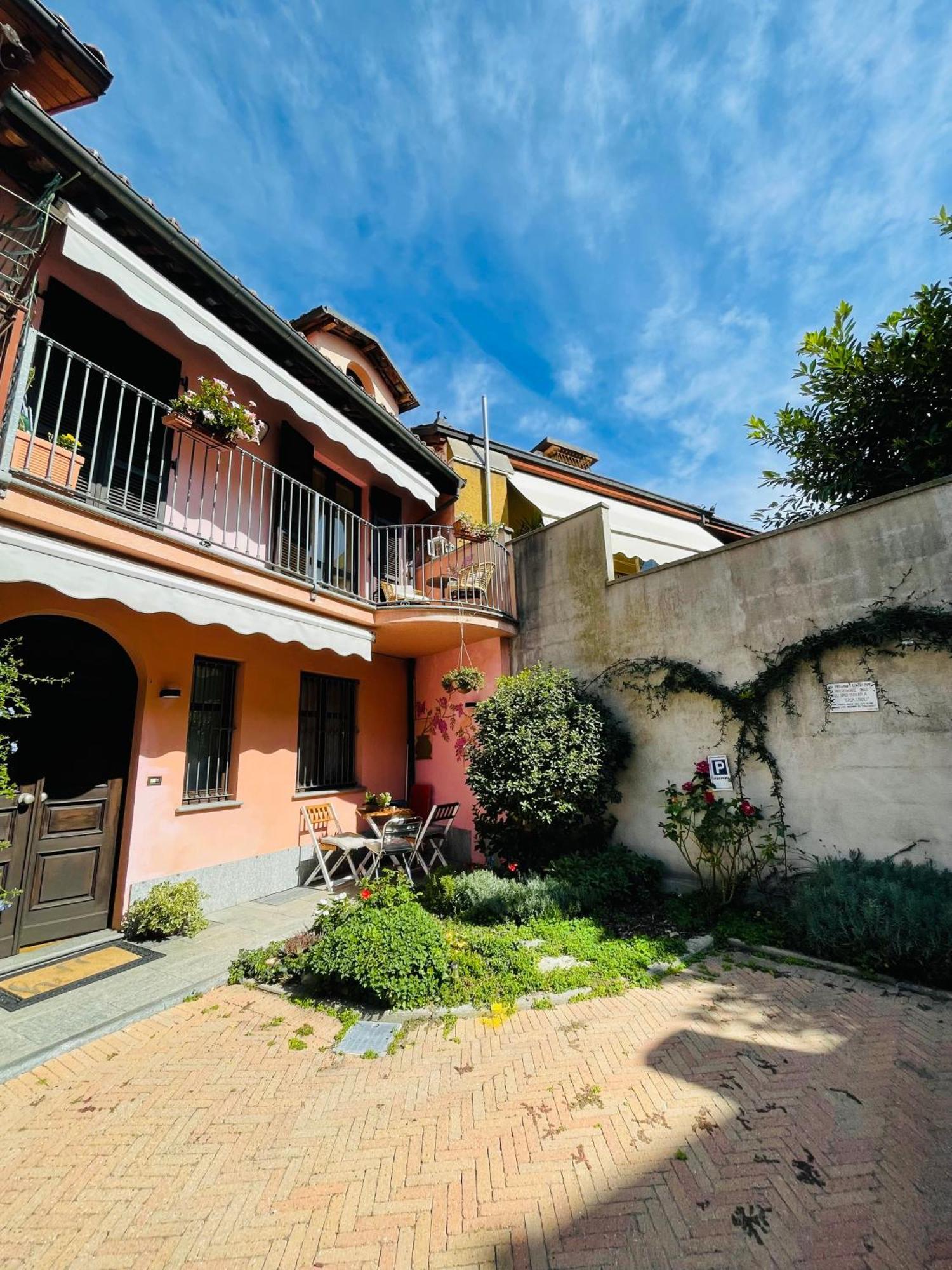 Casa Caroli, Charme E Comfort Nel Cuore Di Alba Екстериор снимка