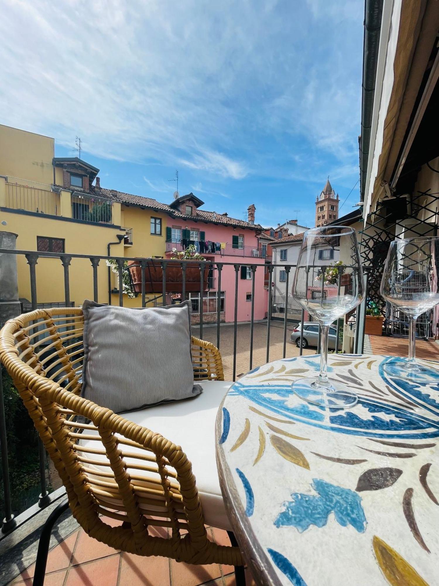 Casa Caroli, Charme E Comfort Nel Cuore Di Alba Екстериор снимка