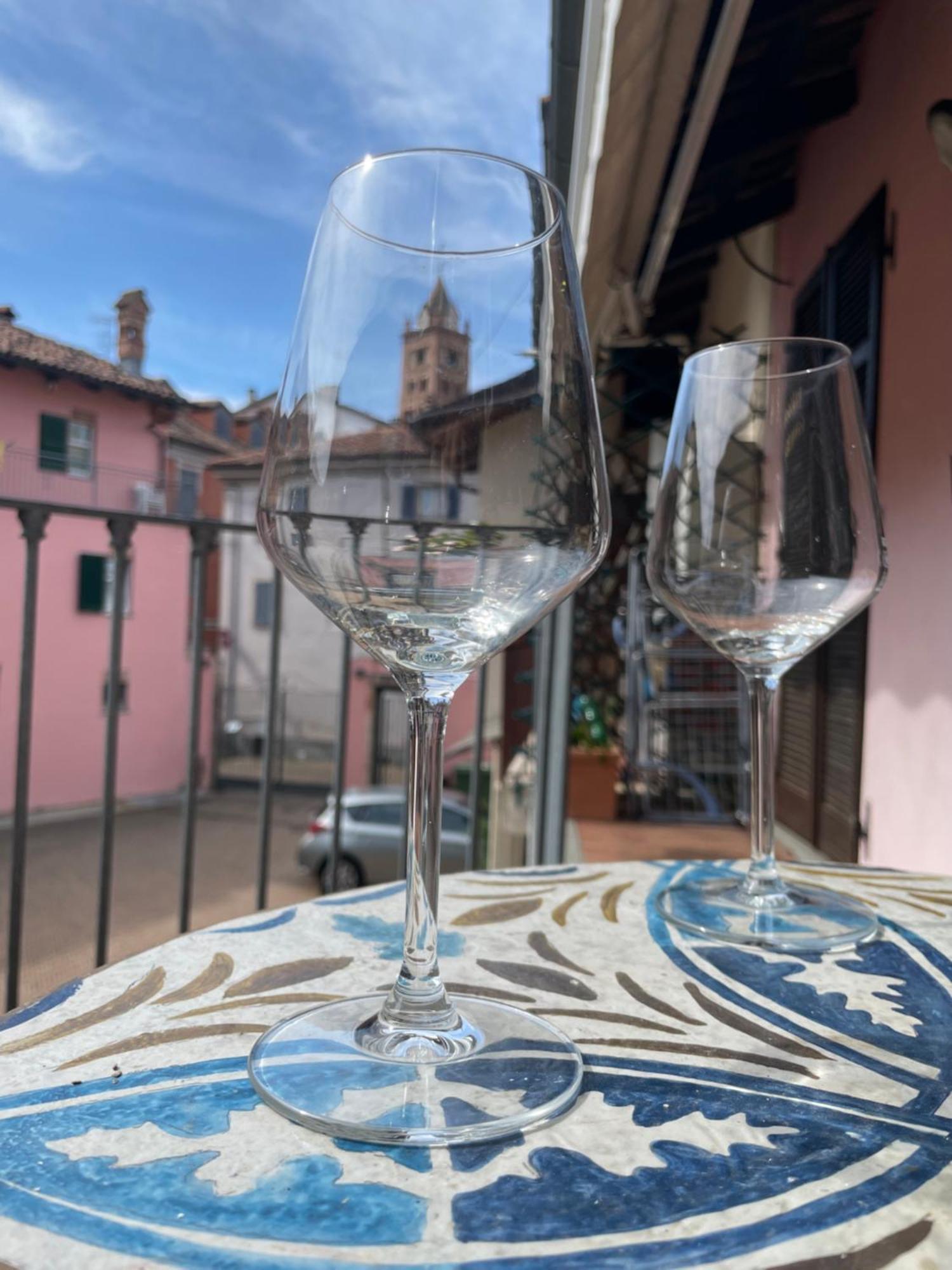 Casa Caroli, Charme E Comfort Nel Cuore Di Alba Екстериор снимка